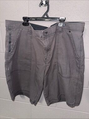 Weatherproof Men’s Gray Cargo Shorts